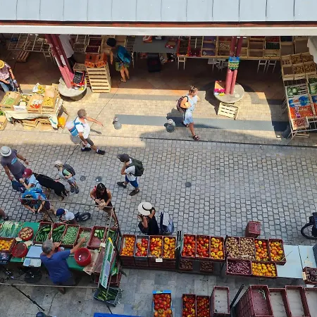 Joli Duplex Avec Balcon Et Vue Sur Place Du Centre Historique !